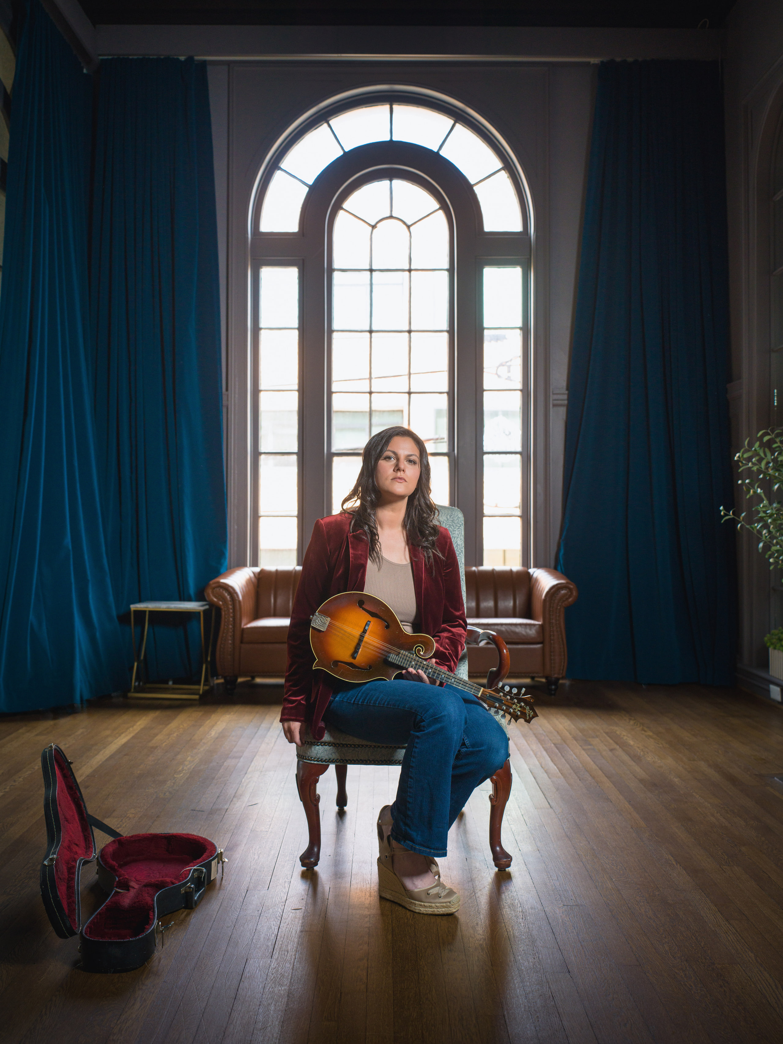 A musician playing mandolin in the arched window room at The Exchange on Loudoun.